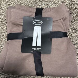 Scoop Women's Seamed Wide Leg Pants in Brown